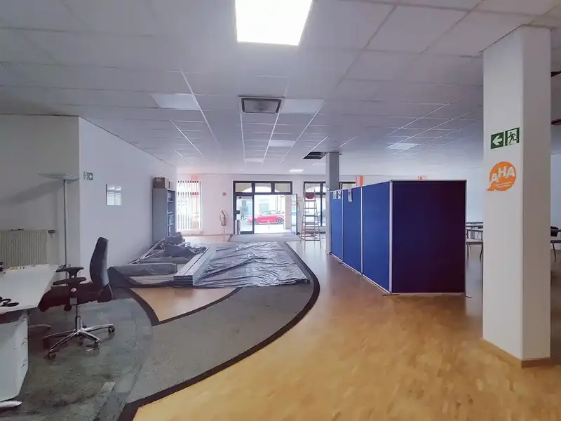 Alte Büroräume in Lauf an der Pegnitz vor dem Umbau zu Lehrräumen durch A+S GmbH.